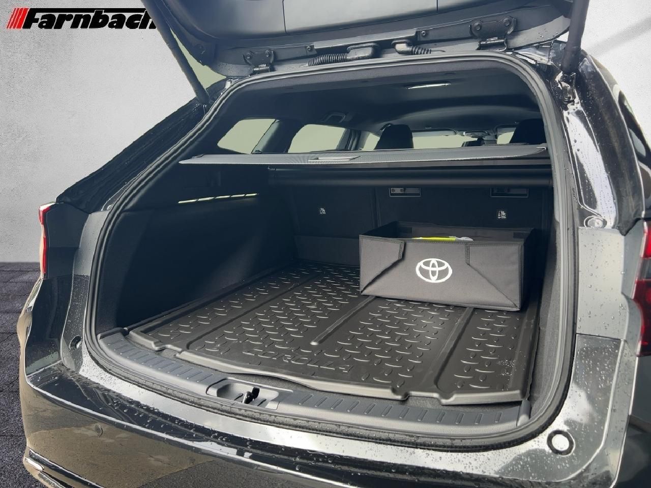 Fahrzeugabbildung Toyota Corolla TS 2,0 Hybrid Teamplayer + Technik-Paket