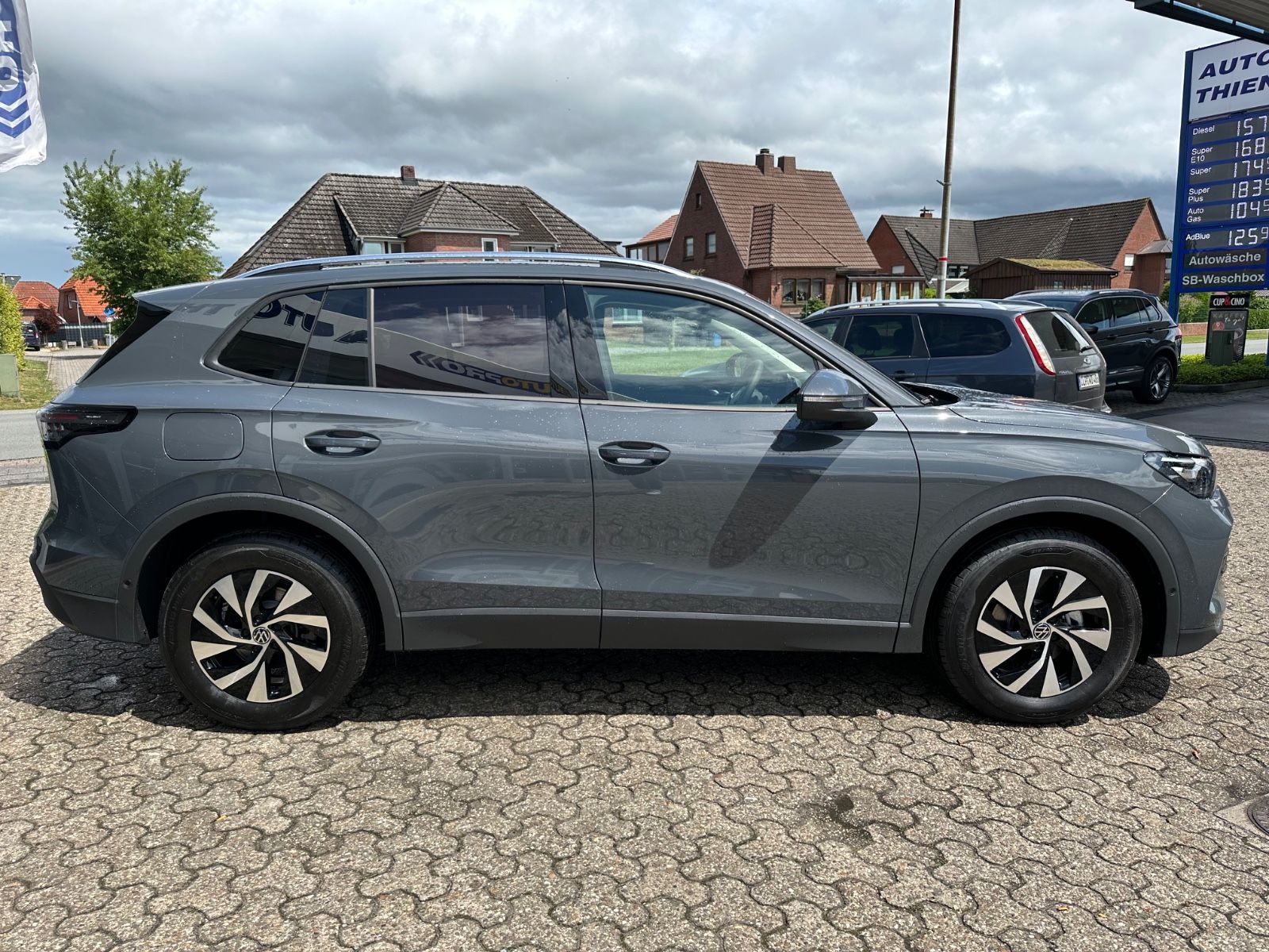 Fahrzeugabbildung Volkswagen Tiguan 1.5 eTSI Life DSG Navi/AHK/ACC/LED/SHZG