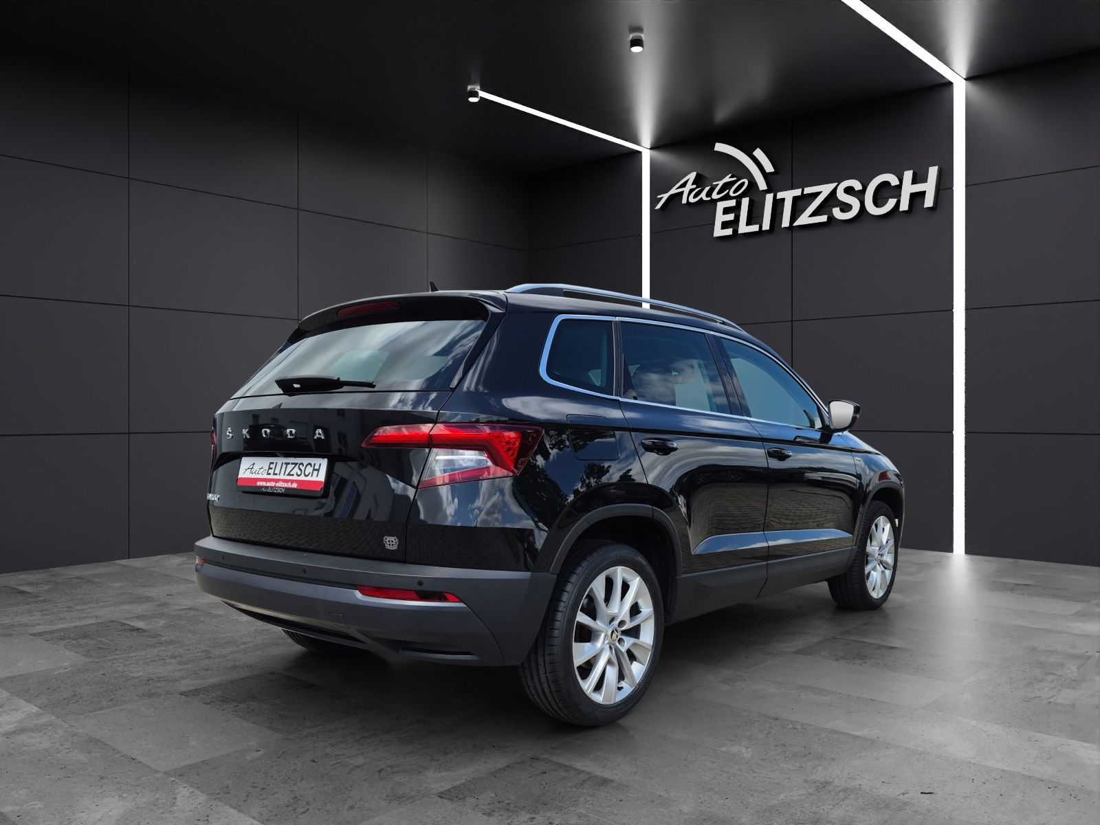 Fahrzeugabbildung SKODA Karoq TSI Clever DSG LED AHK Navi VC ACC RFK SH
