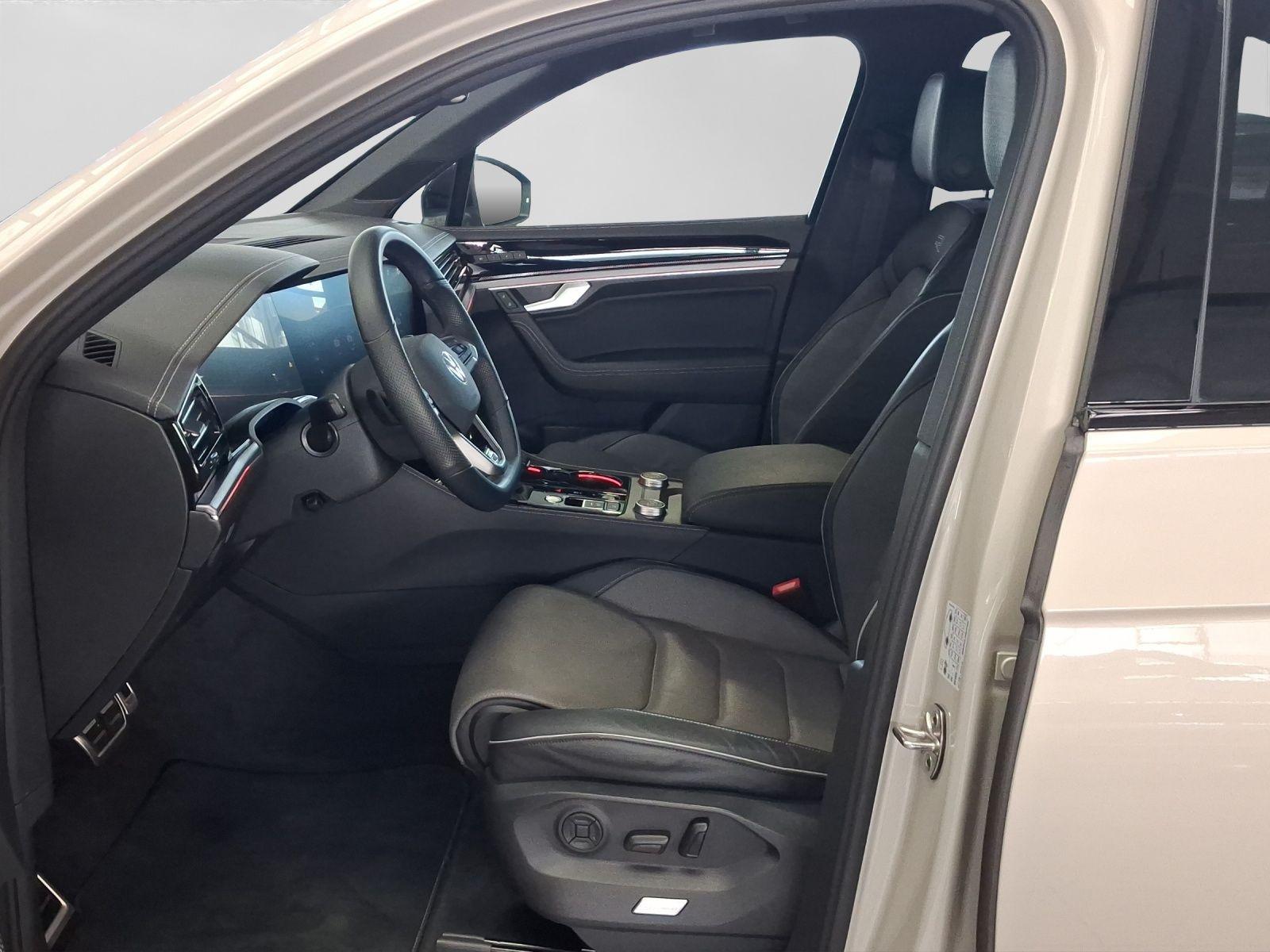 Volkswagen Touareg 3.0 TDI 4M R-LINE BLACK ST.HEIZ LM21 360