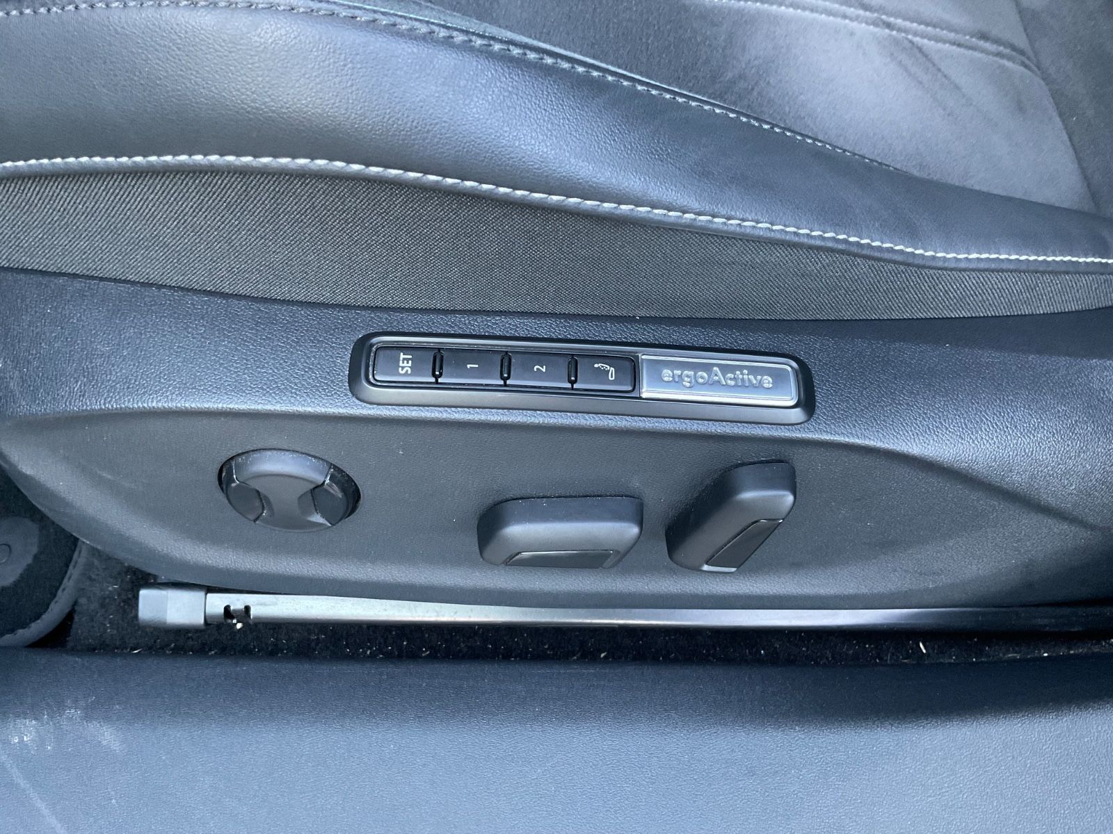 Fahrzeugabbildung Volkswagen ID.7 Pro 82 kWh 210 kW Pro Tourer,AHK,Kamera,IQ