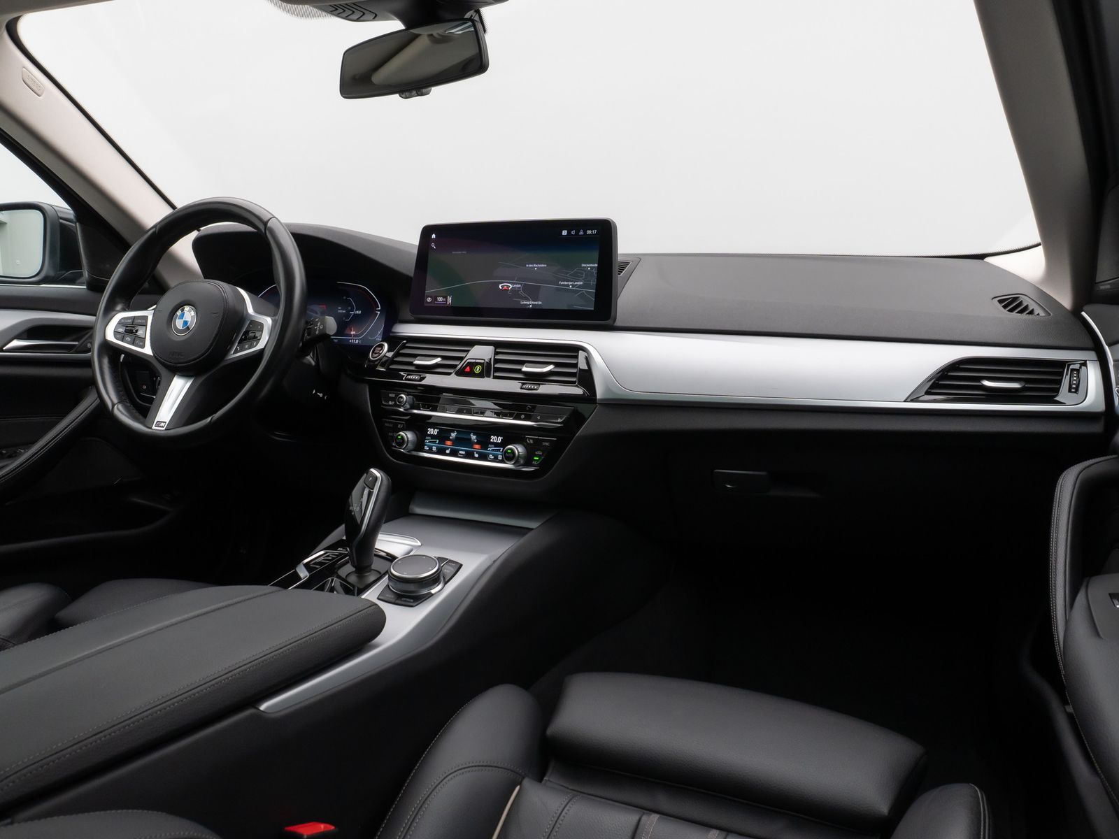 Fahrzeugabbildung BMW 520d xD Panorama Kamera HUD DAB H/K AHK Leder