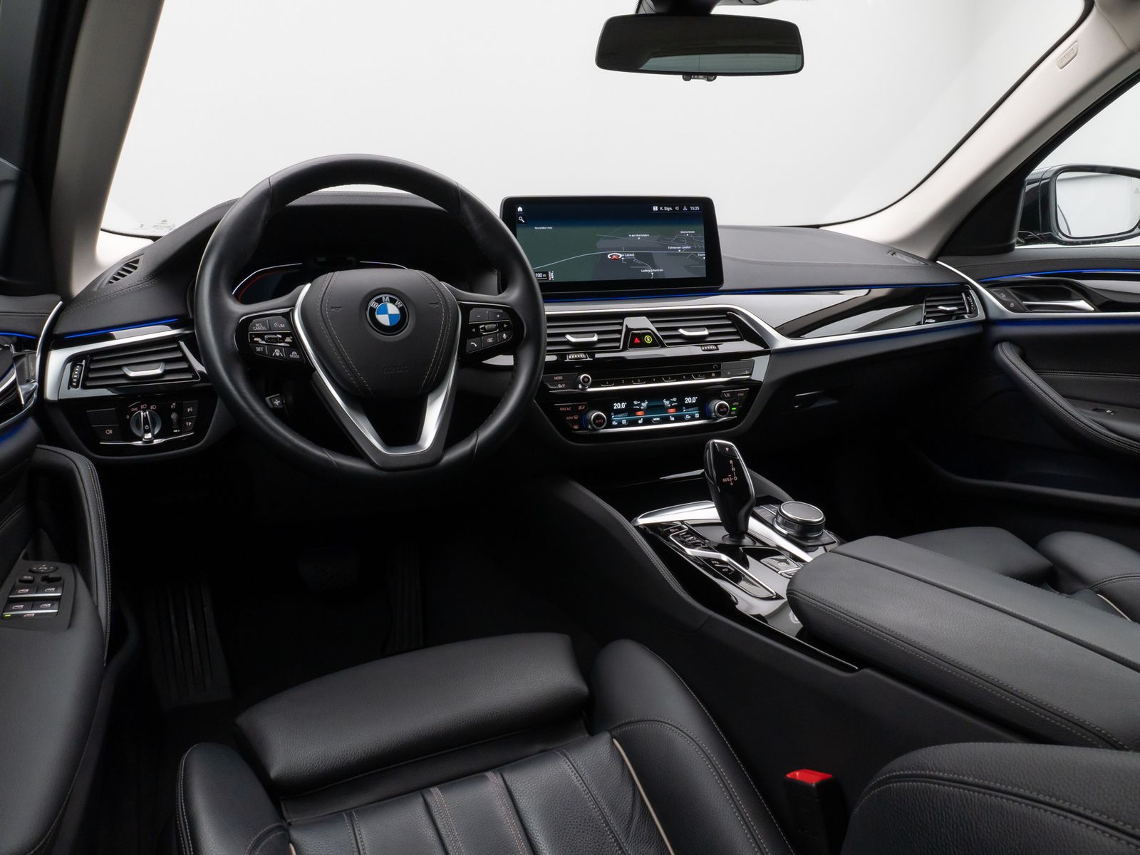 Fahrzeugabbildung BMW 520d xD Luxury Line 360°Laser HUD DAB AHK Sport