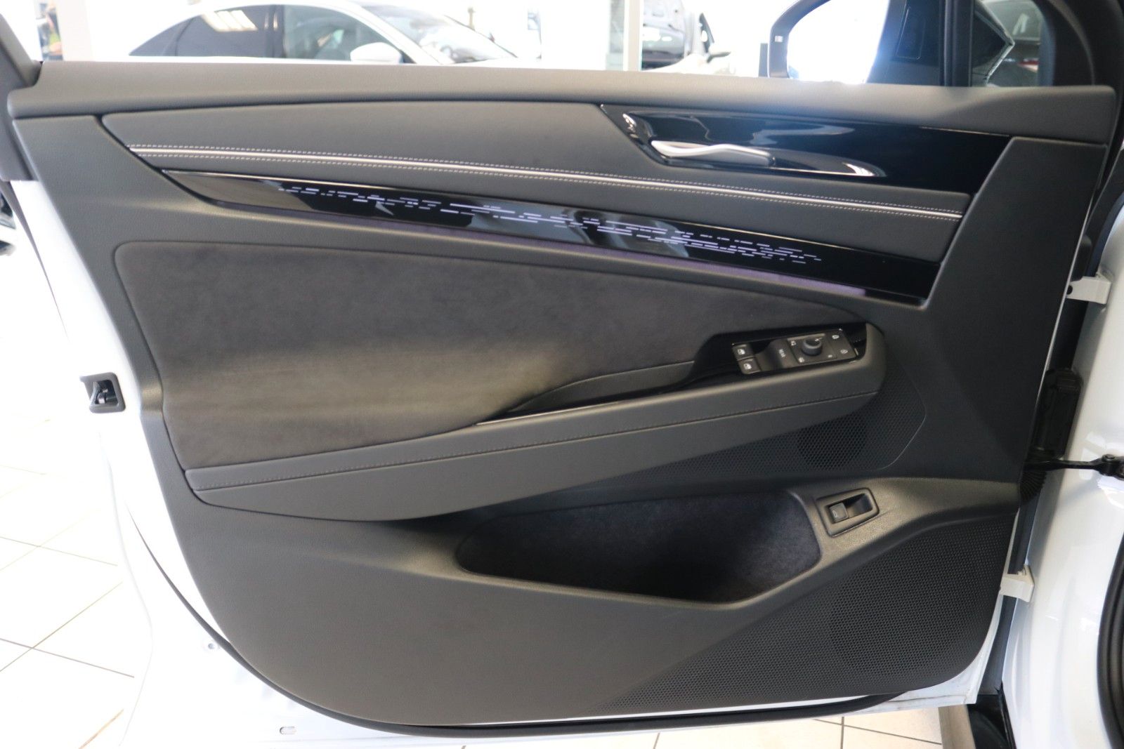 Volkswagen ID.7 Tourer Pro AHK HUD 360° Matrix Memory 99% foto 15