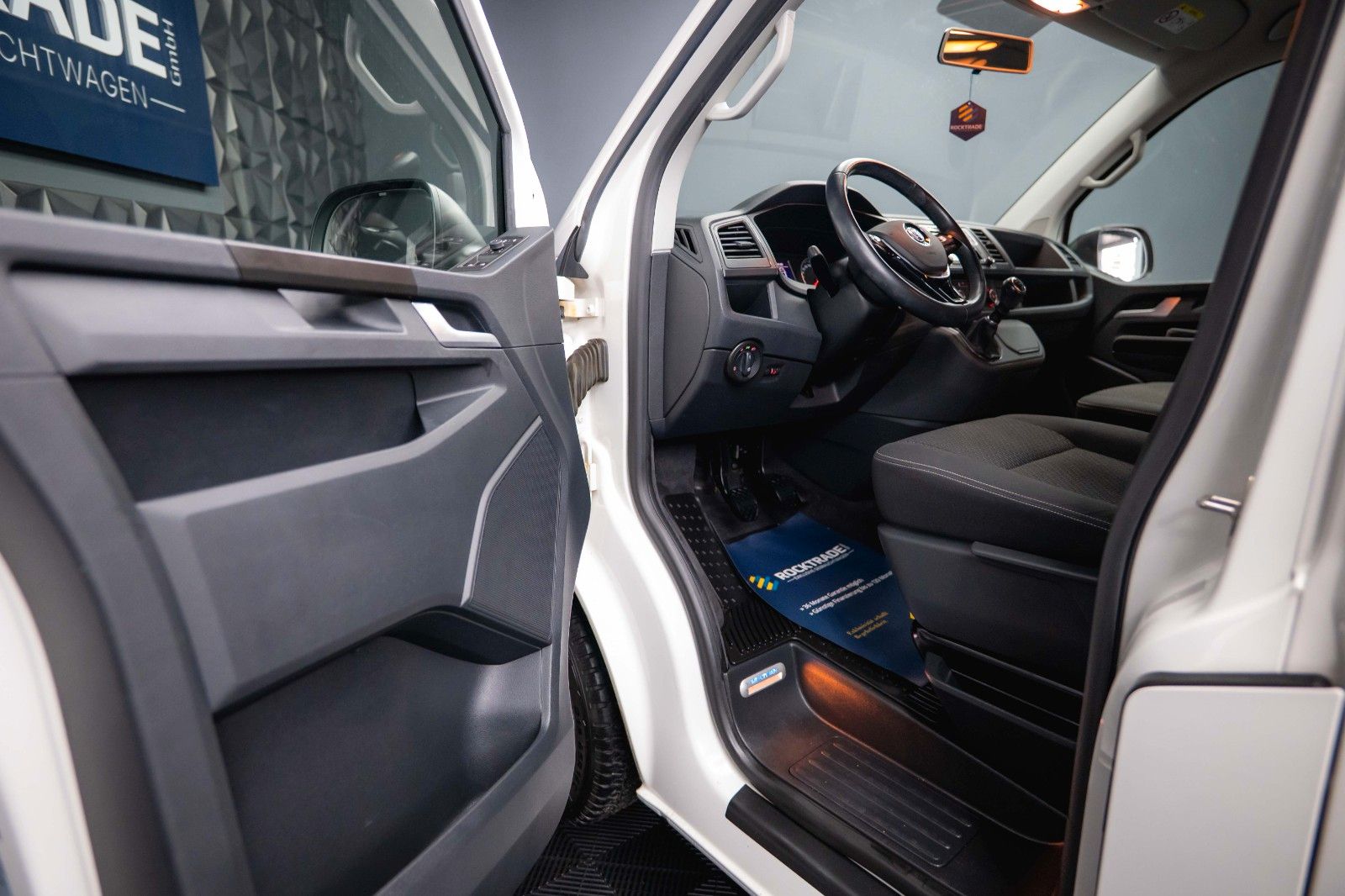 Fahrzeugabbildung Volkswagen T6 Multivan 2.0 TSI Behindertenumbau *LED*ACC*