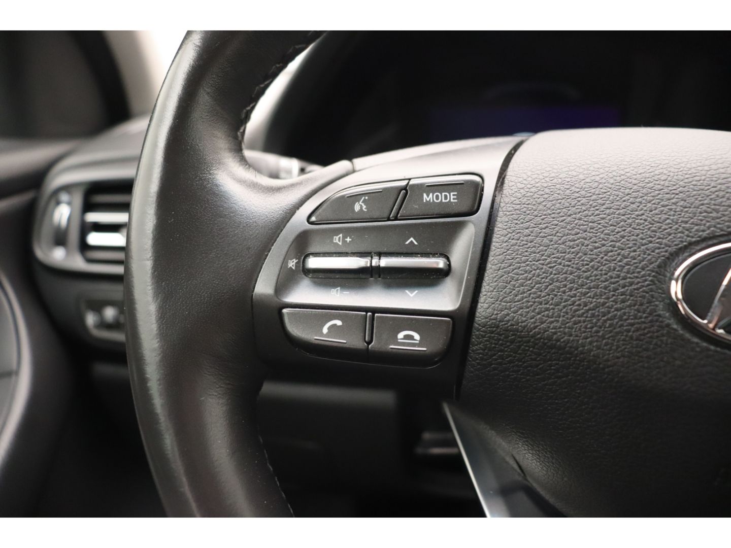 Fahrzeugabbildung Hyundai i30 1.6 Pure Kamera LED Tempomat 2-Zonen Klima