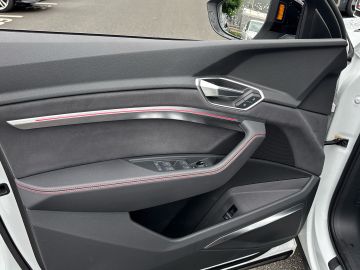 Audi Q8 e-tron - 12