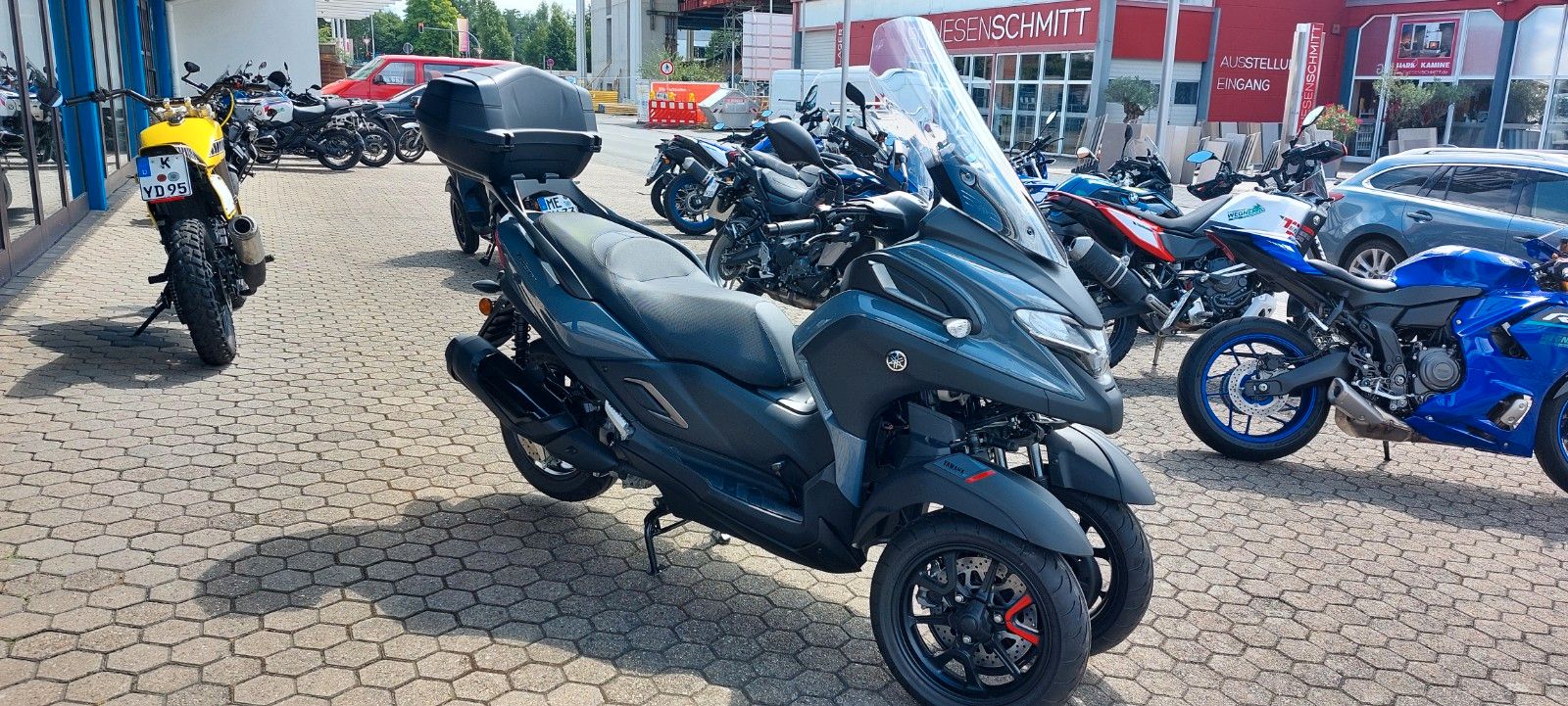 Fahrzeugabbildung Yamaha Tricity 300  25  Touring Edition  Zub für 750.-€