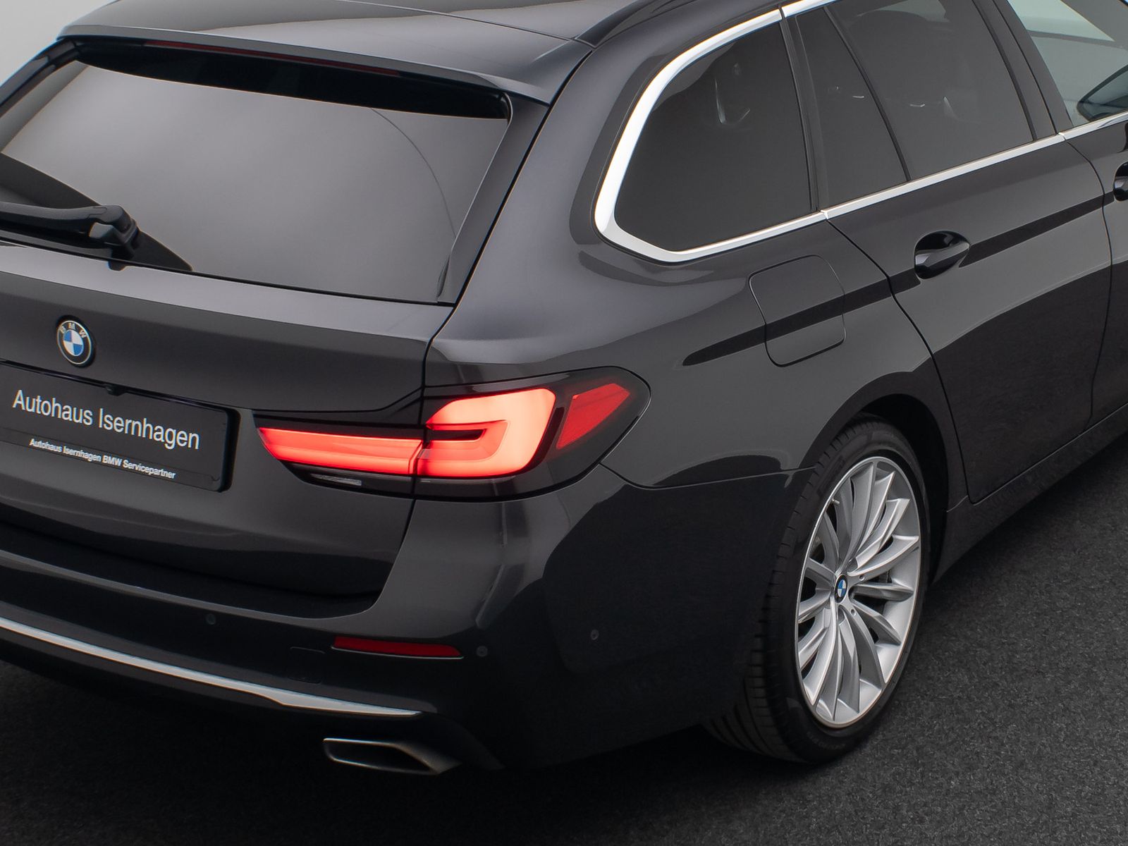 Fahrzeugabbildung BMW 520d xD Luxury Line DAB H/K Laser Kamera 19Zoll