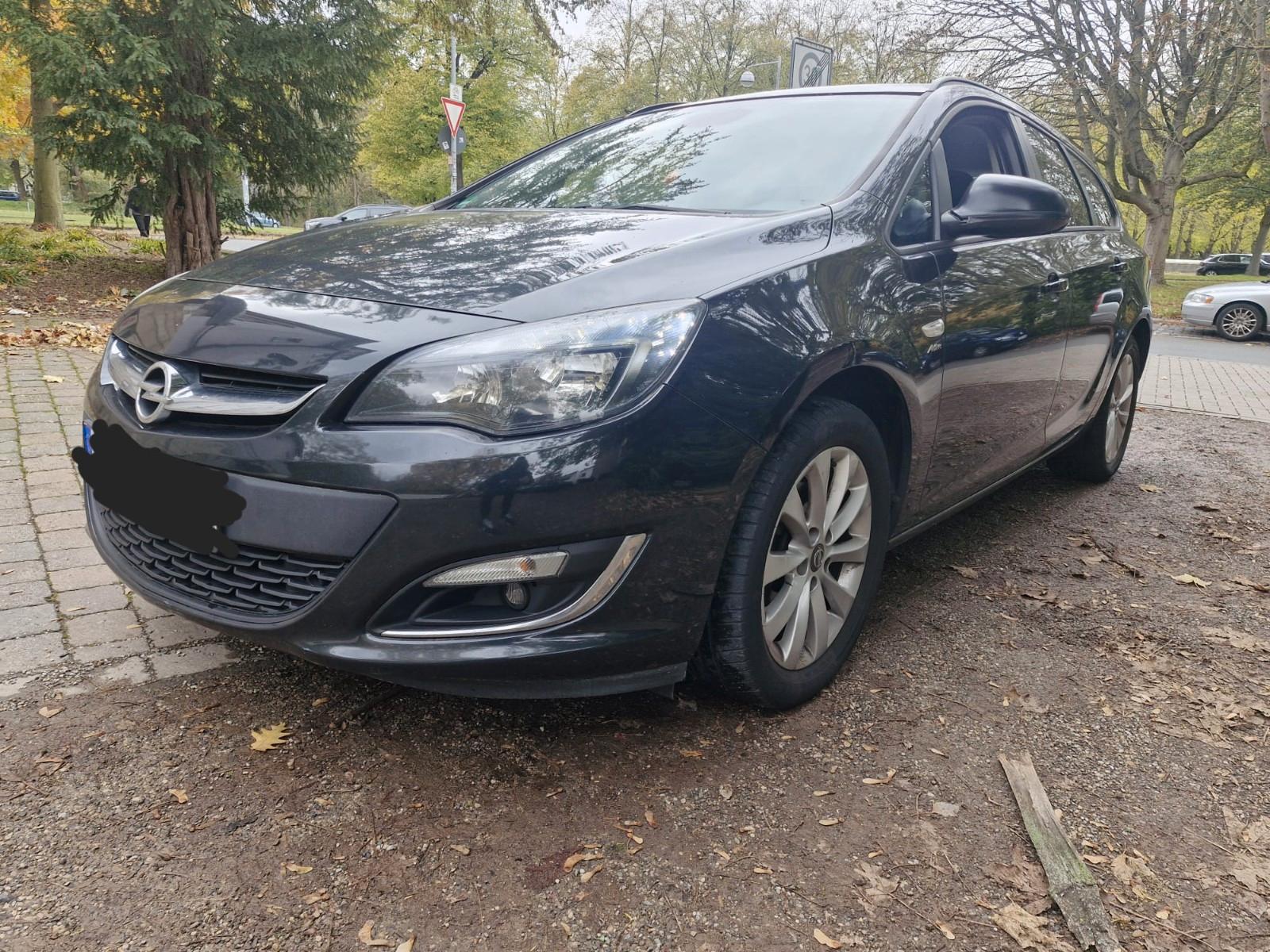 Opel Astra 2013 — photo 7