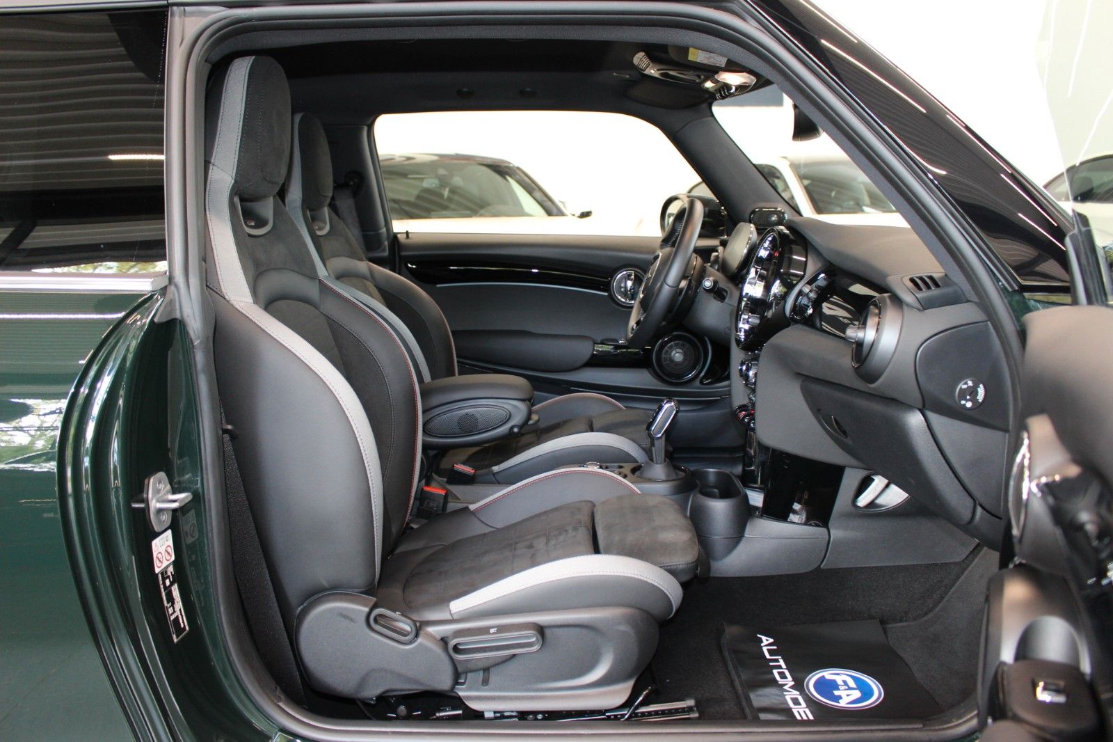 Fahrzeugabbildung MINI John Cooper Works Trim R.Kamera+Navi+AppleCar
