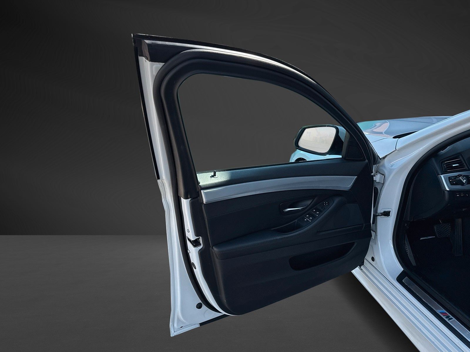 Fahrzeugabbildung BMW 520d Touring*AHK*M-Paket*Head-Up*Bhz.Lenkrad*PDC