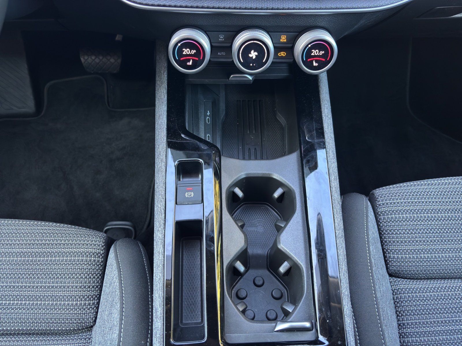 Fahrzeugabbildung SKODA Superb Combi Selection 2,0 TDI 110 kW DSG
