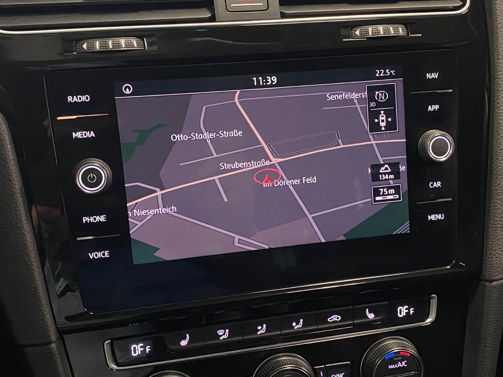 Fahrzeugabbildung Volkswagen Golf  7 1.4 TSI Highline+NAVI+LED+ergoActive+ACC