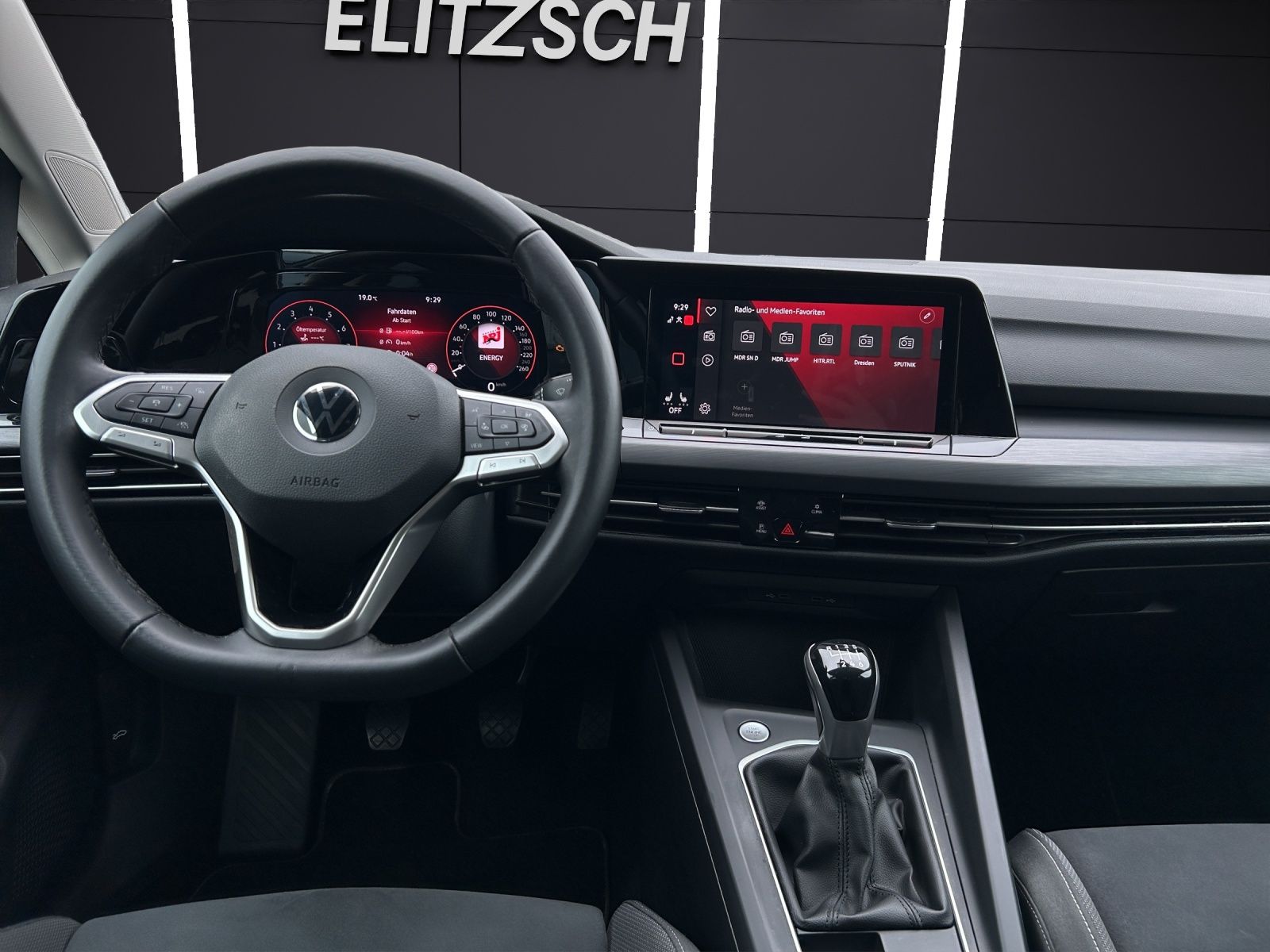 Fahrzeugabbildung Volkswagen Golf VIII TSI Style Matrix Navi ACC STHZ PDC SHZ