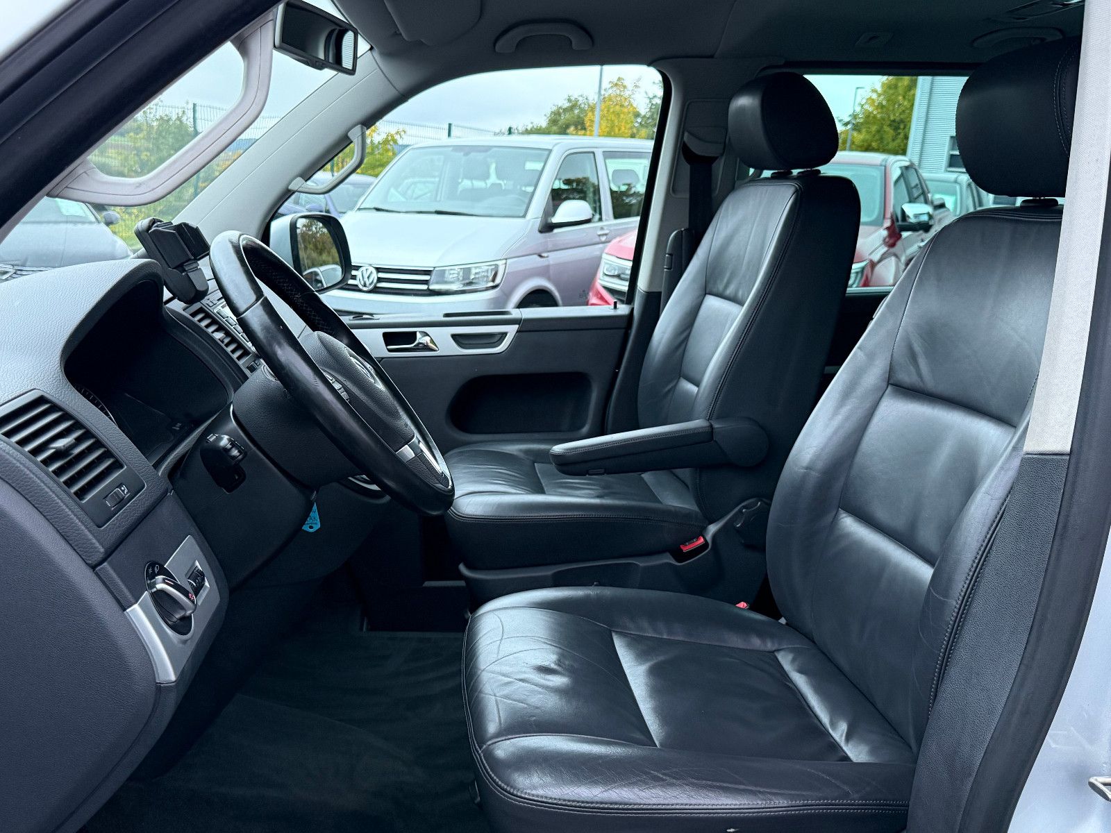 Fahrzeugabbildung Volkswagen T5 Multivan TDI DSG Highline AHK GRA Navi Kamera