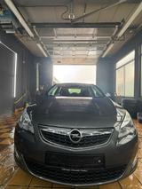 Opel Astra J Lim. 5-trg. Edition