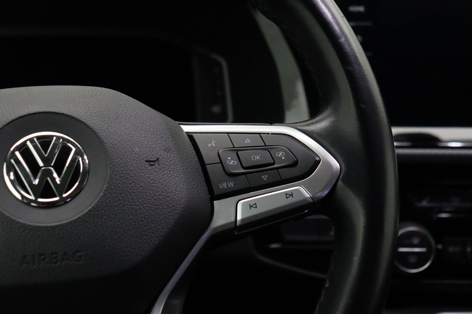 Fahrzeugabbildung Volkswagen T6.1 Multivan Highline 4MOTION Standheizung ACC