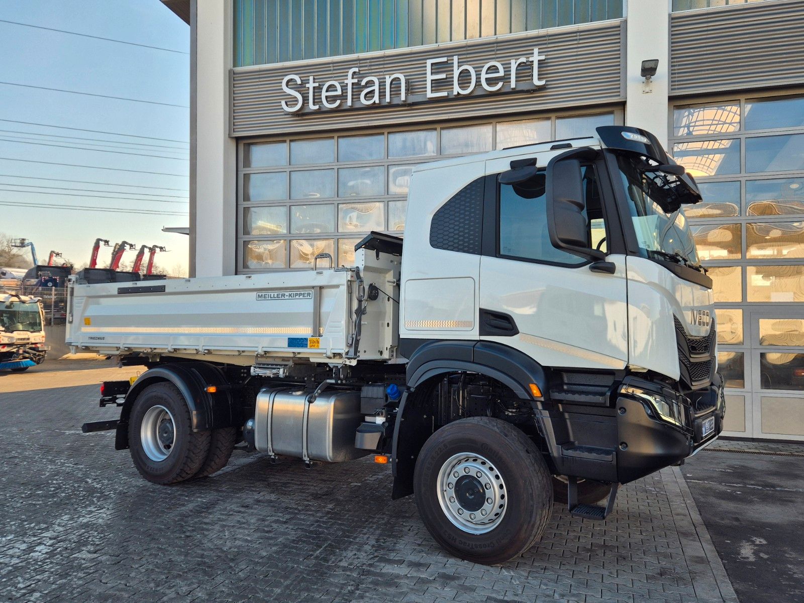 Fahrzeugabbildung Iveco AT190T36W/P 4x4 Allrad, Meiller-Dreiseitenkipper