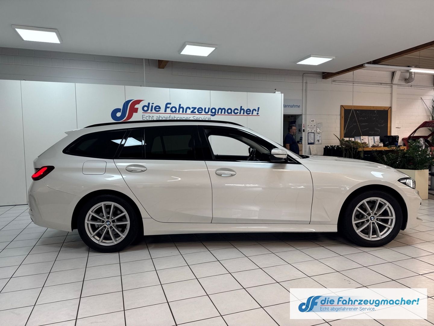 Fahrzeugabbildung BMW 320 d Touring Mild-Hybrid EU6d HUD Navi Digitale