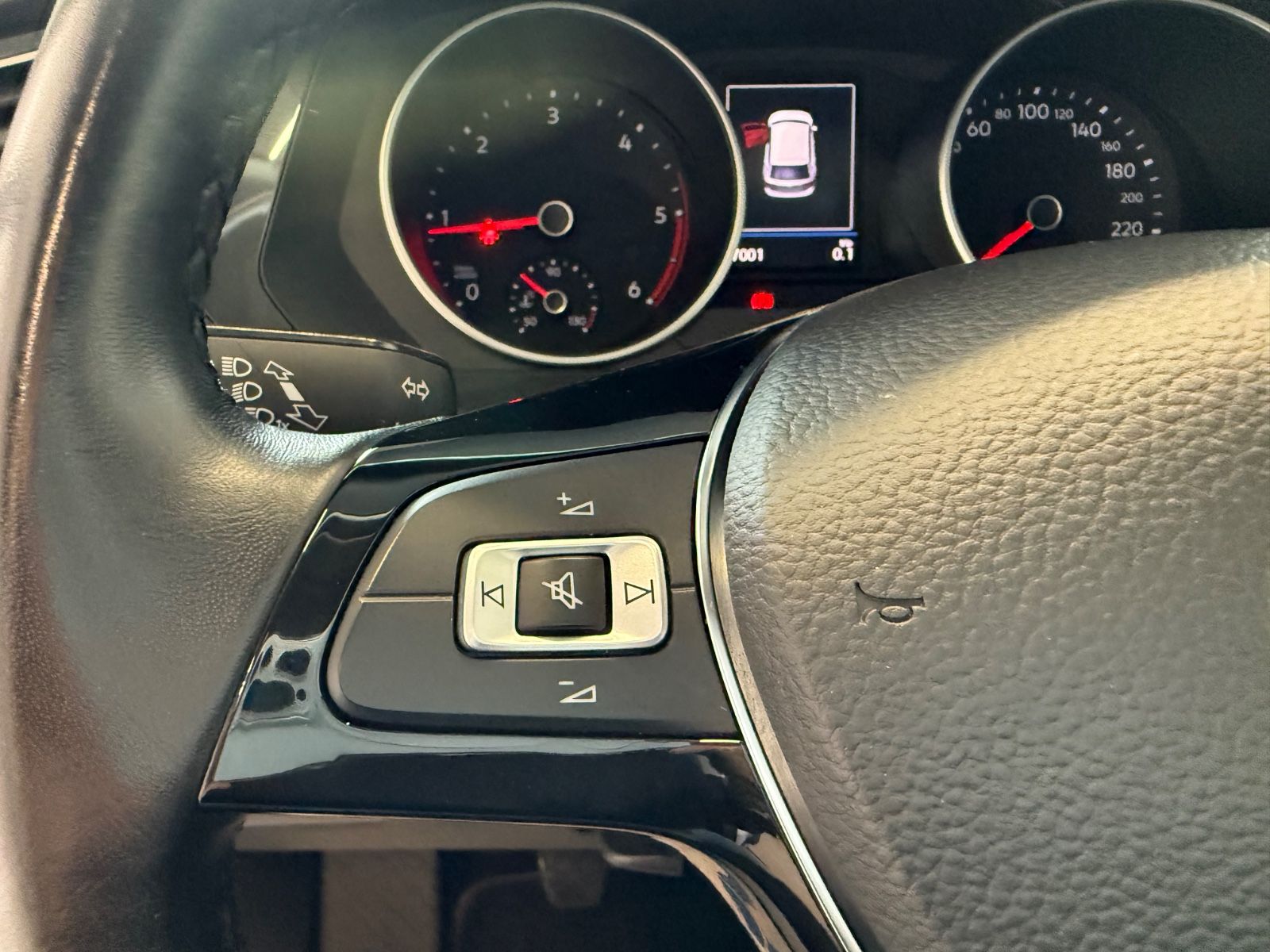 Fahrzeugabbildung Volkswagen Tiguan Comfortline Standheizung, Allwetterreifen
