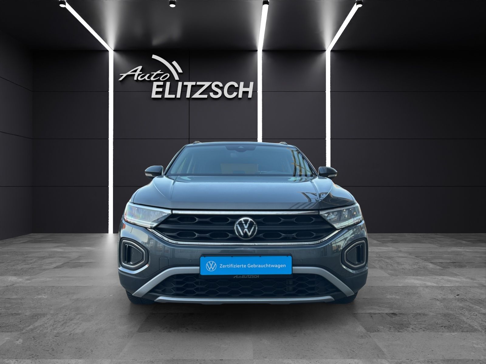 Fahrzeugabbildung Volkswagen T-Roc TSI Life LED Navi AID APP SH LM