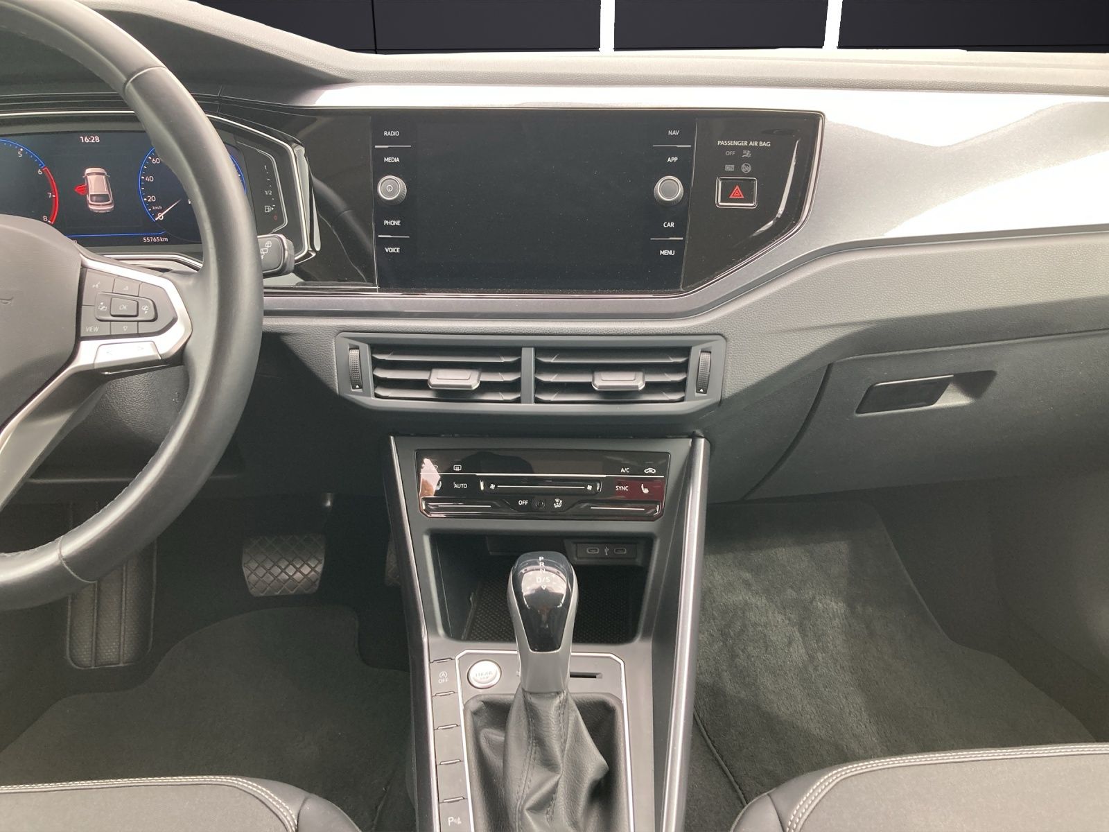 Fahrzeugabbildung Volkswagen Taigo TSI Style DSG IQ-Light Navi AHK RFK SHZ