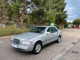 Mercedes-Benz C 180 Klima 2 Hand TÜV NEU Garantie - Mercedes-Benz 180 aus dem Jahr 1994