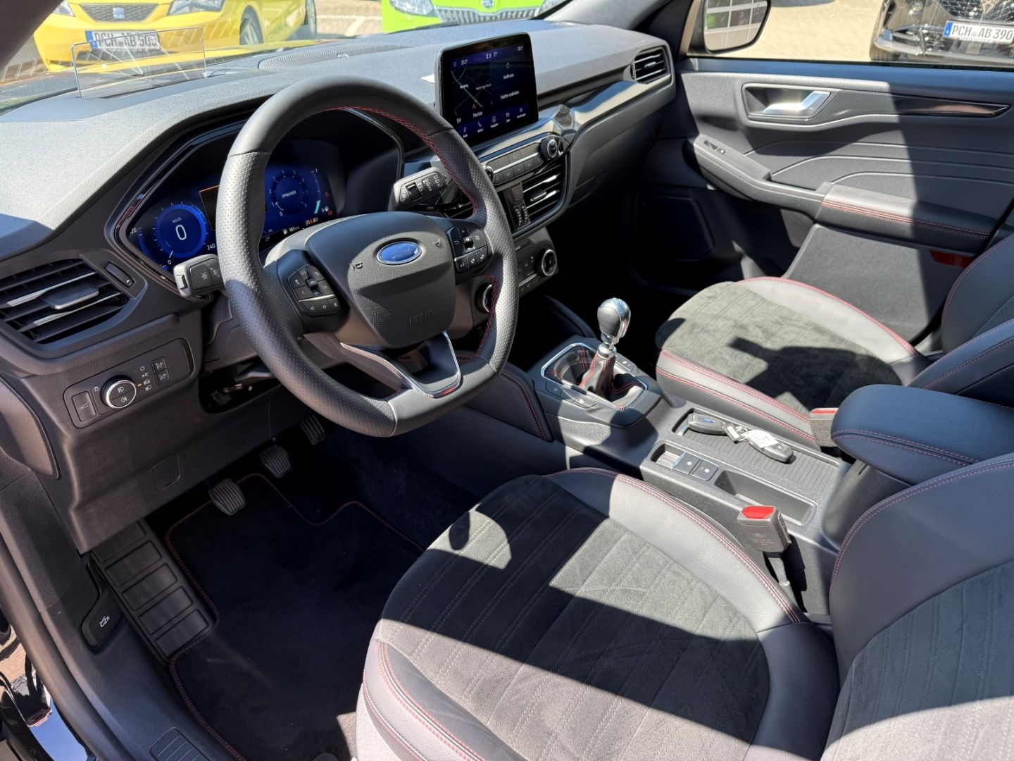 Fahrzeugabbildung Ford Kuga ST-Line X ACC LED Pano RFK Navi B&O AHK TWA