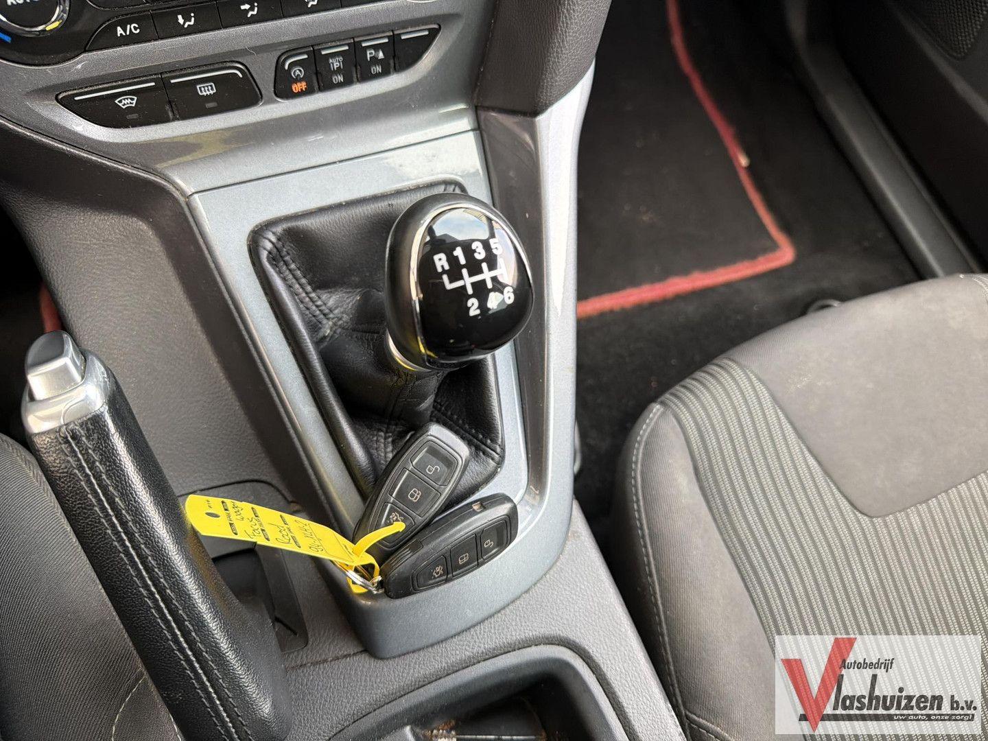 Ford Focus 2012 — photo 13