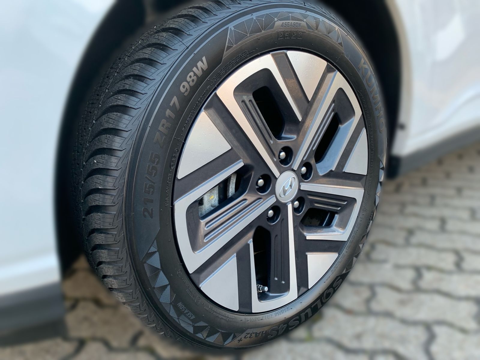 Fahrzeugabbildung Hyundai KONA Edition 30+ Elektro Navi Allwetter