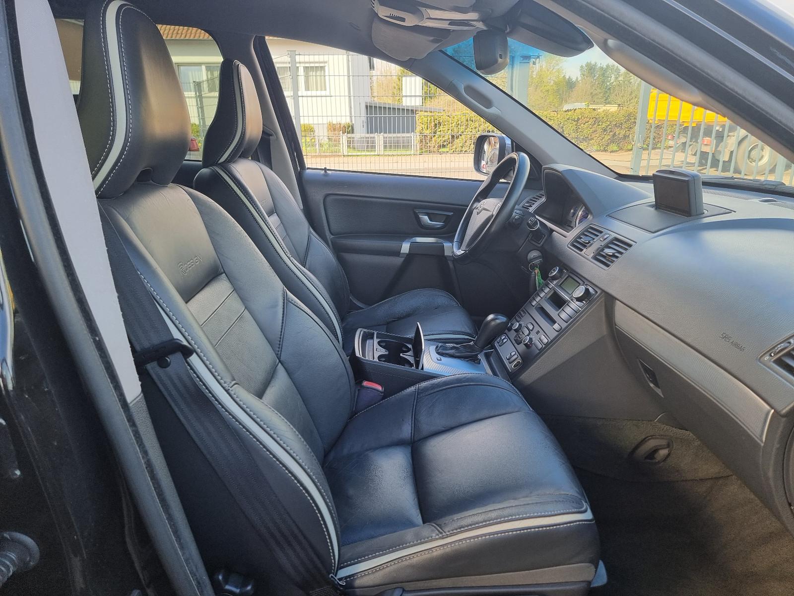 VOLVO XC90 2.4 D5 200 ch R-DESIGN AWD BVA 7 PLACES 2ème MAIN - CUIR - ATTELAGE - 174600 km