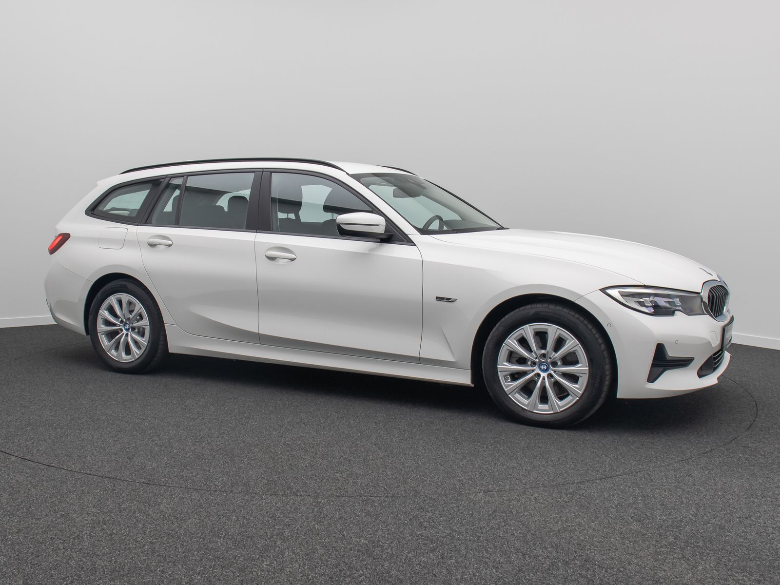 Fahrzeugabbildung BMW 320e  DAB CockPitPro Alarm Geschwindigkeitsreg
