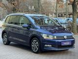 Volkswagen Touran Sound BMT/Start-Stopp *Navi*PDC* - Volkswagen Touran mit Diesel-Antrieb: Van, Schaltgetriebe