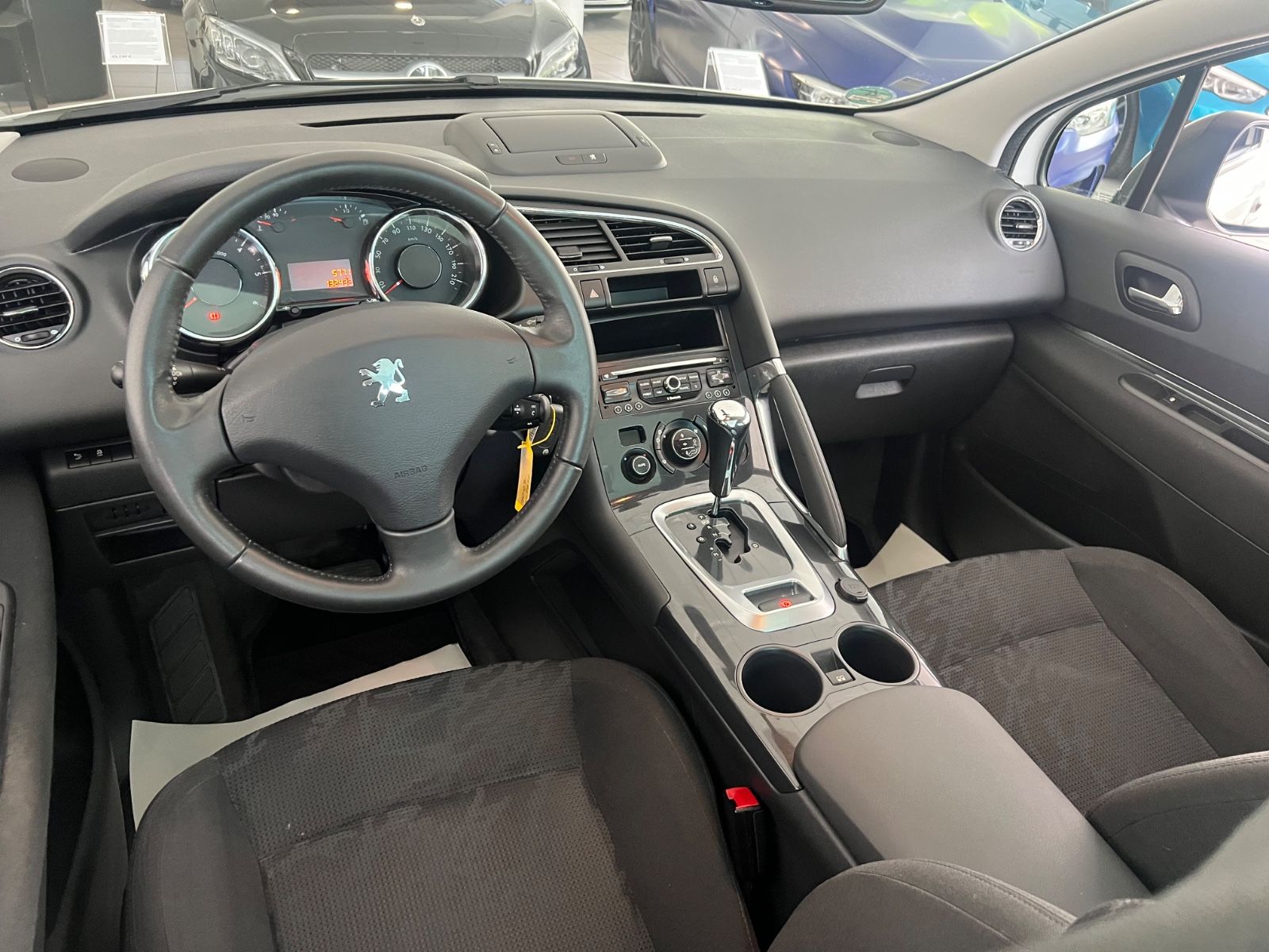 Fahrzeugabbildung Peugeot 3008 Business-Line Automatik