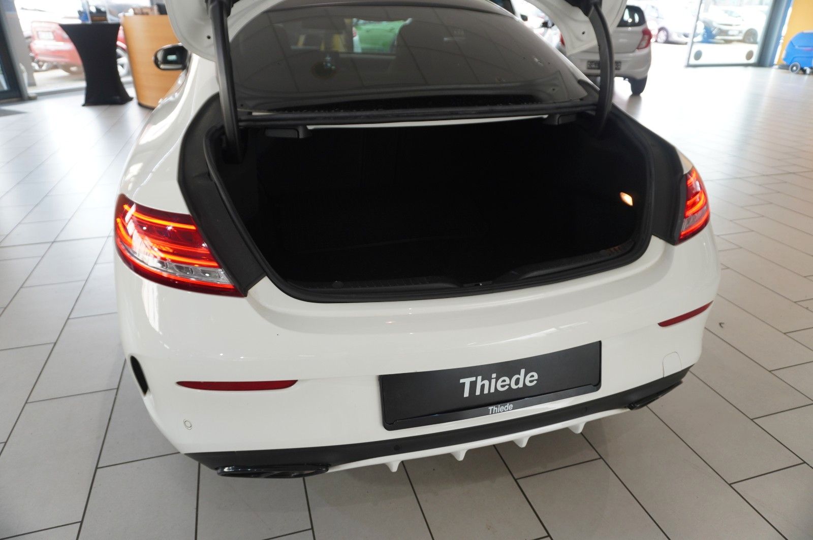 Fahrzeugabbildung Mercedes-Benz C 180 COUPE SPORT NAVI/LED/KAMERA/SPORT/SHZ/AMG