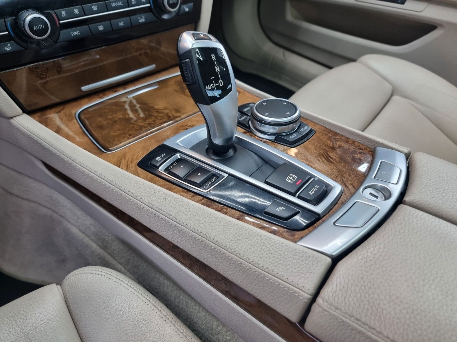 Fahrzeugabbildung BMW 730d/Bestzustand/Kpl. Historie/Head-up/Komfortsi