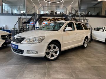 Skoda Octavia Combi Elegance DSG *NAVI*XENON*PDC*