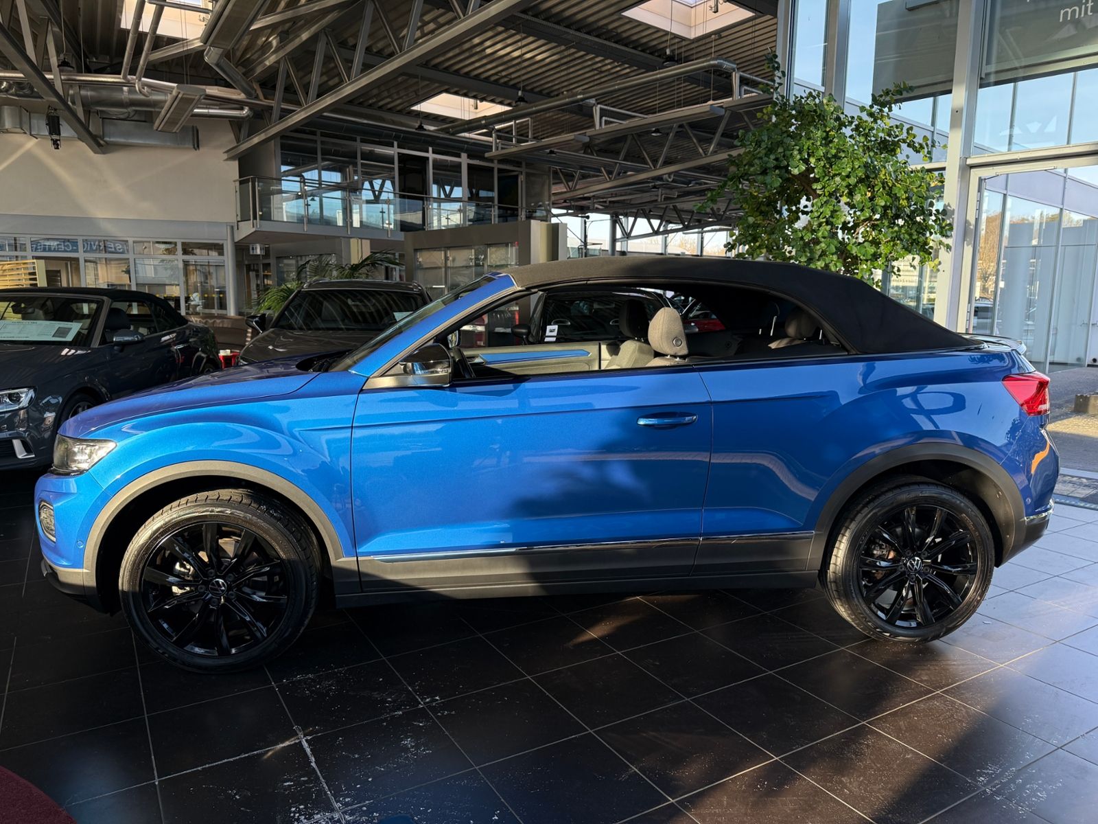 Fahrzeugabbildung Volkswagen T-Roc Cabriolet ACT LED NAVI SHZ