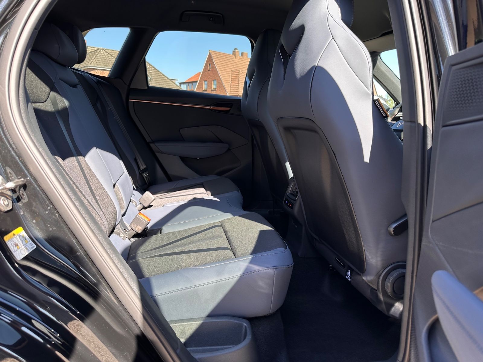 Fahrzeugabbildung CUPRA Terramar 1.5 eTSI DSG Navi/Pano/ACC/LED/AHK/GJR