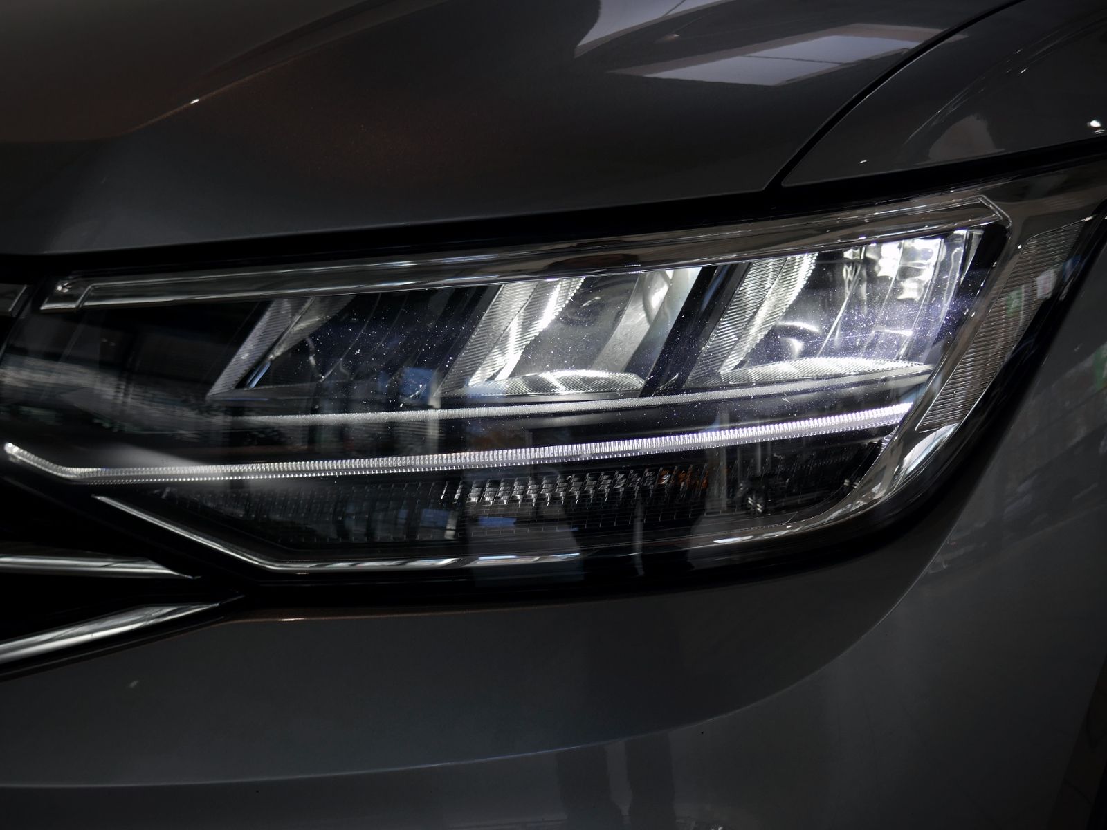 Fahrzeugabbildung Volkswagen Tiguan Allspace MOVE 4M 2.0 TDI DSG LED AHK RFK