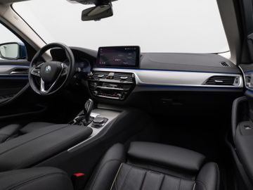 Fahrzeugabbildung BMW 530d Luxury Line Kamera DAB HiFi Stop&Go Alarm