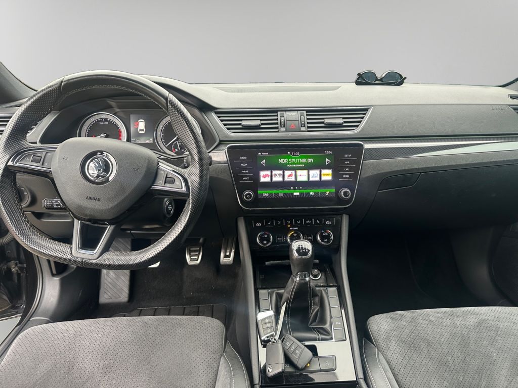 SKODA Superb Combi 1.4 TSI ACT SportLine ACC b. Front SKODA Superb Combi 1.4 TSI ACT SportLine ACC b. Front