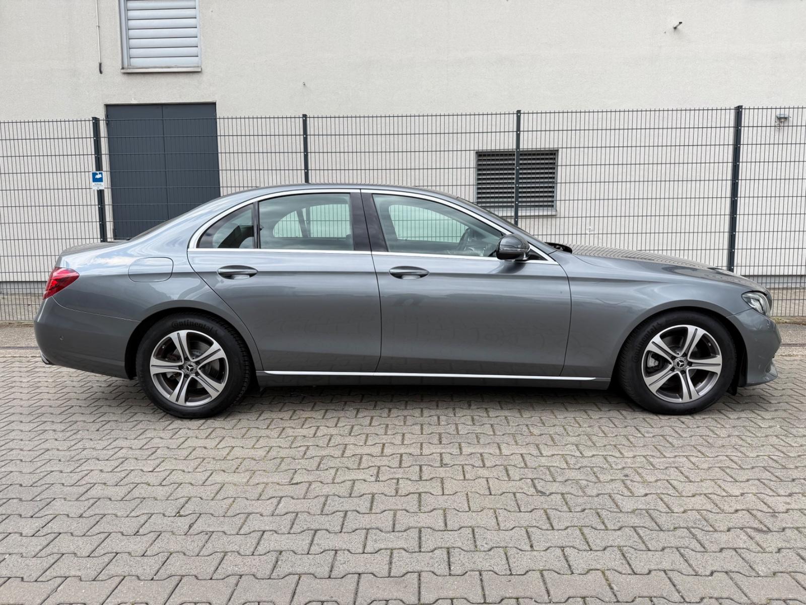 Mercedes-Benz E 220 d Avantgarde KAMERA/HUD/STANDHEIZ/MEMORY