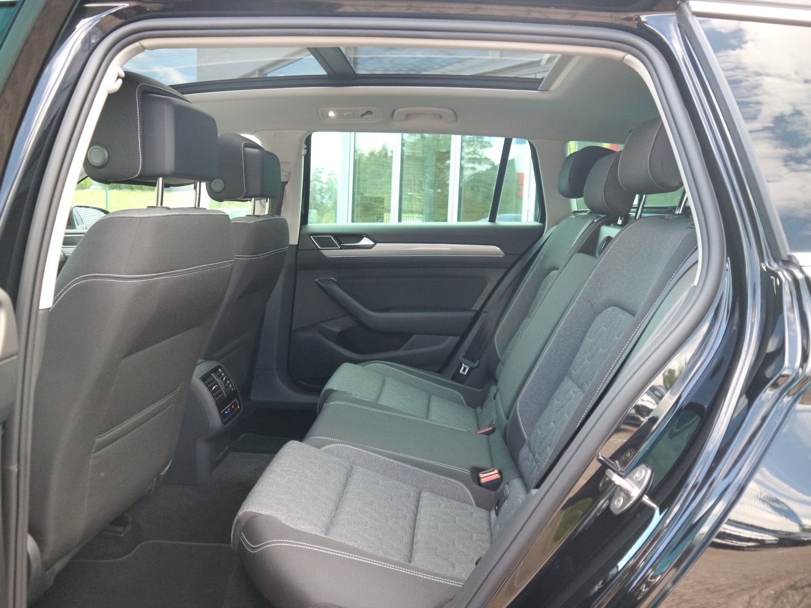 Volkswagen Passat Variant - Bild 10