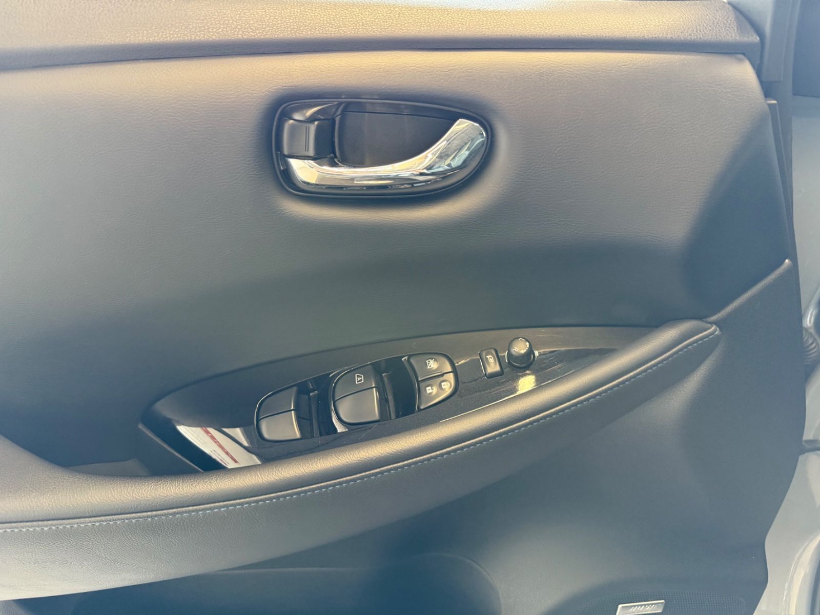 Fahrzeugabbildung Nissan Leaf Tekna Winter-Paket 2-Farb-Lackierung BOSE