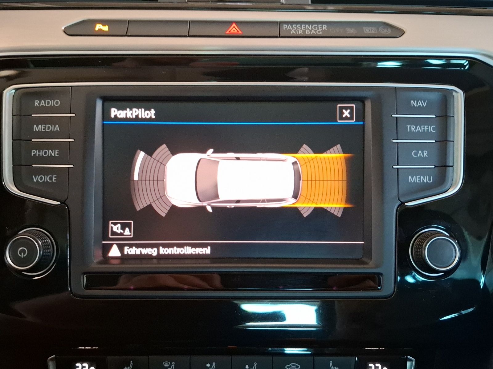 Fahrzeugabbildung Volkswagen Passat Variant TDI Highline LED Navi ACC PDC SH
