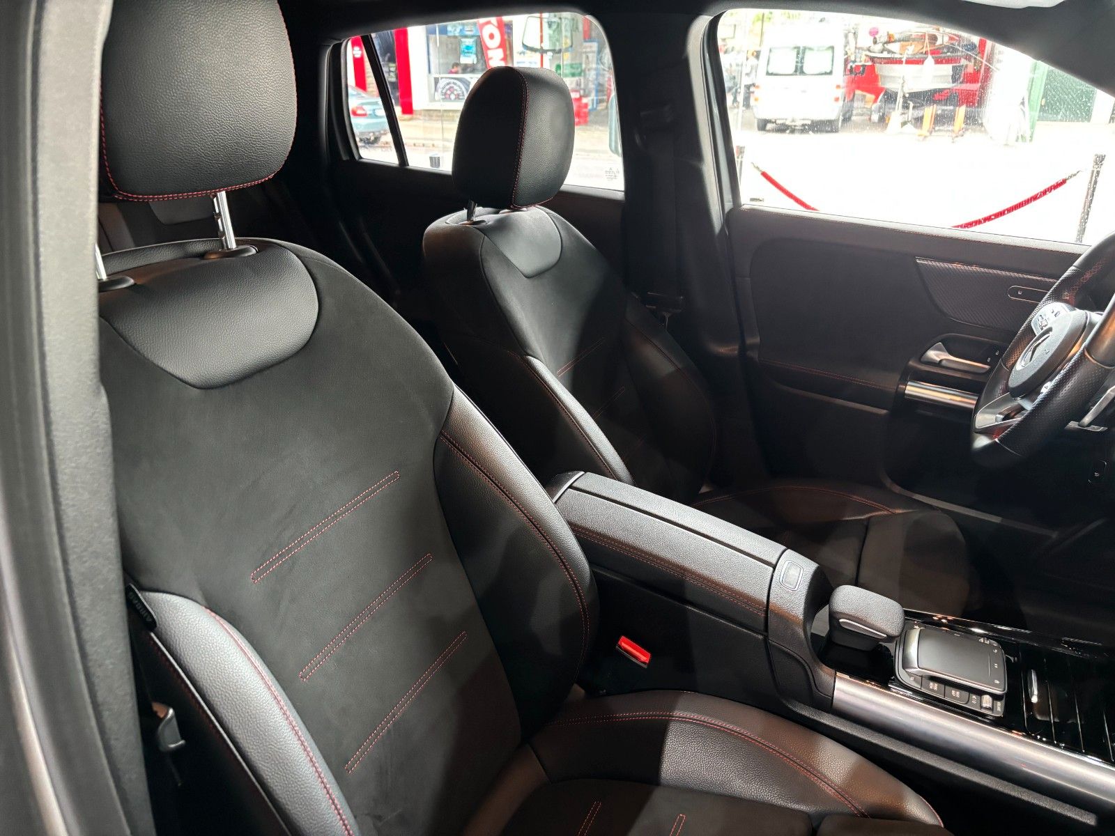Fahrzeugabbildung Mercedes-Benz GLA 220d //AMG LINE//CARBON/KAMERA/MBUX/AHK/SHZ