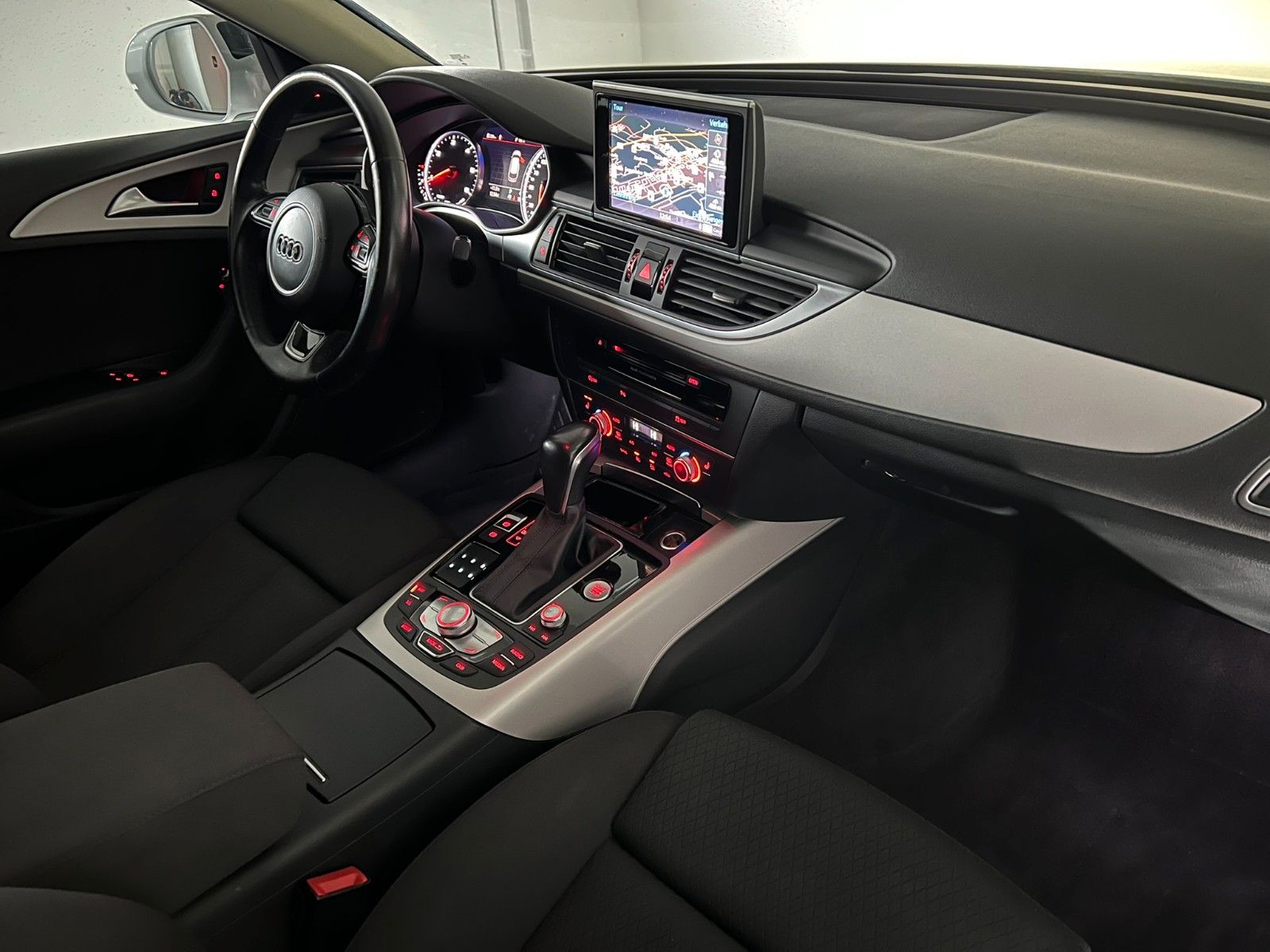 Fahrzeugabbildung Audi A6 Avant 2.0 TDI ultra/NAVI/KAMERA/4-ZONEN/ACC