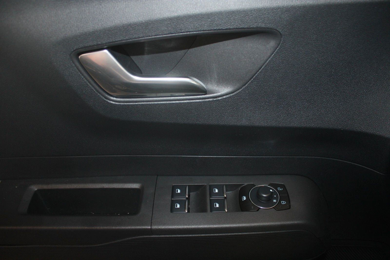 Fahrzeugabbildung Ford Tourneo Courier Titanium Winter + FahrerAssPaket